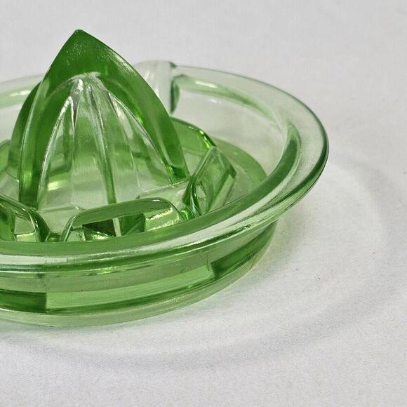Vintage UV Uranium Green Glass Fruit Reamer Juicer - Picture 7 of 15